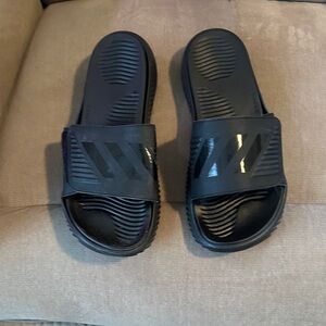 adidas Men's Alpharesponse Slide 2.0. Size 10